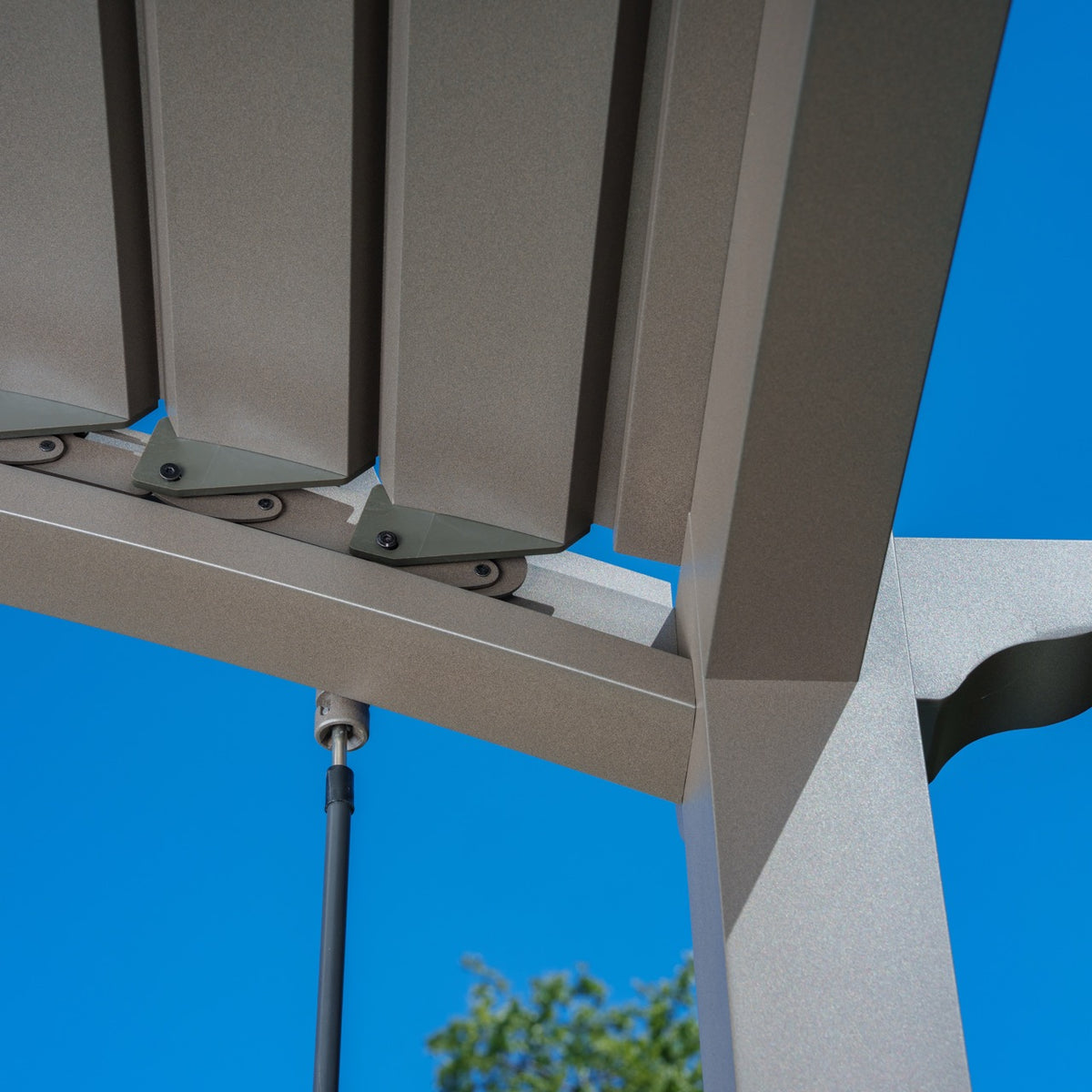 Monaco Curved Louvered Pergola